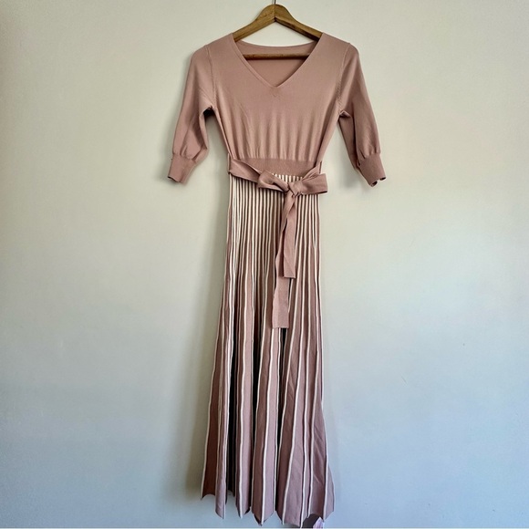 Chicwish RADIANT LINES V-NECK BOWKNOT KNIT DRESS IN PINK Size: S - Picture 3 of 5